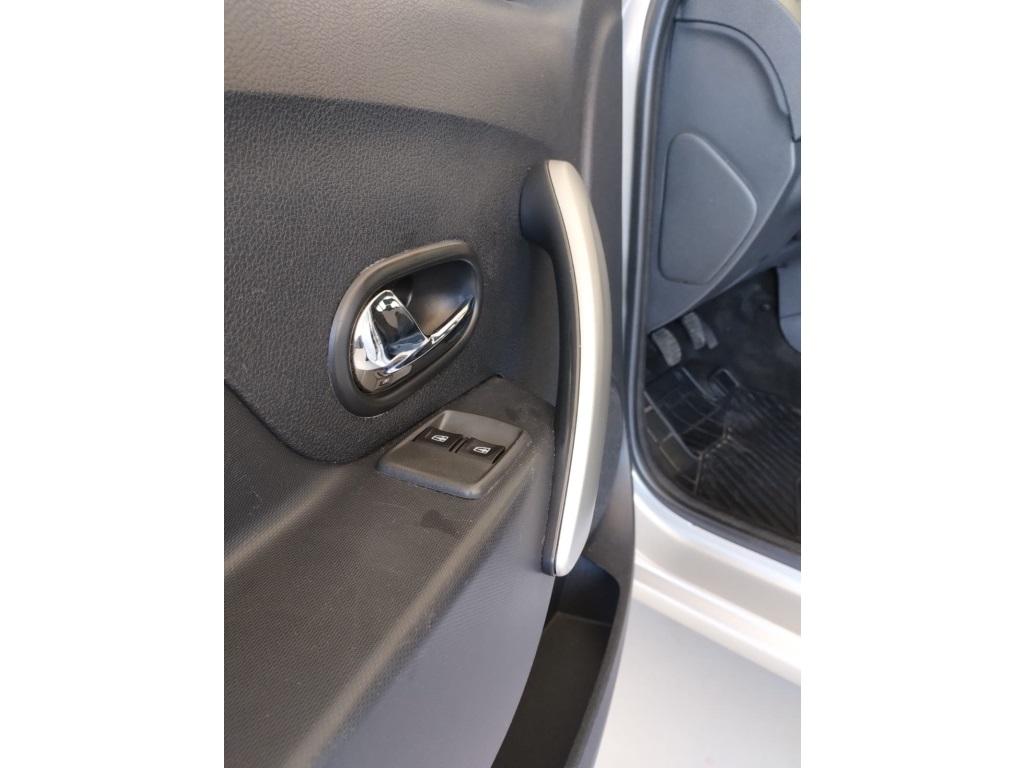 RENAULT Sandero - Foto