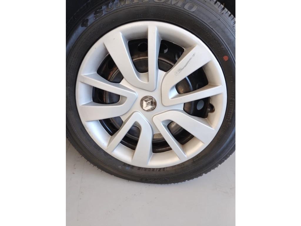 RENAULT Sandero - Foto