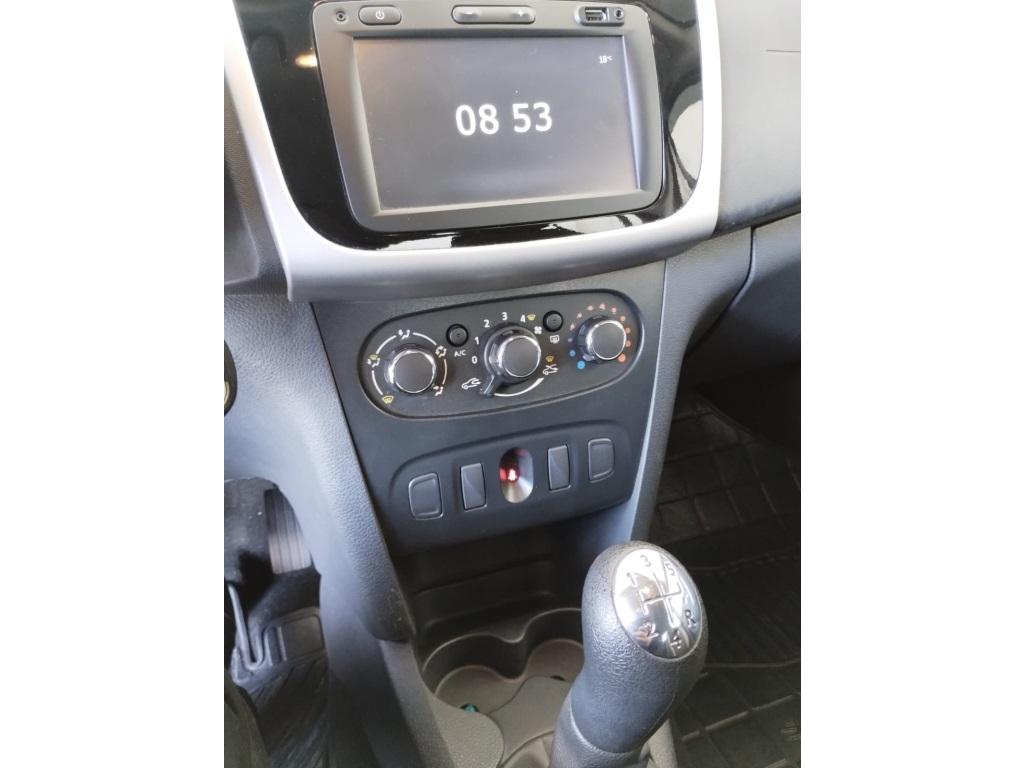 RENAULT Sandero - Foto