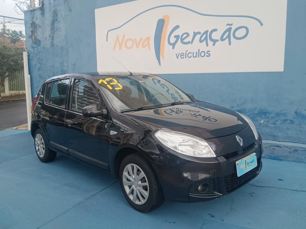 RENAULT Sandero - Foto