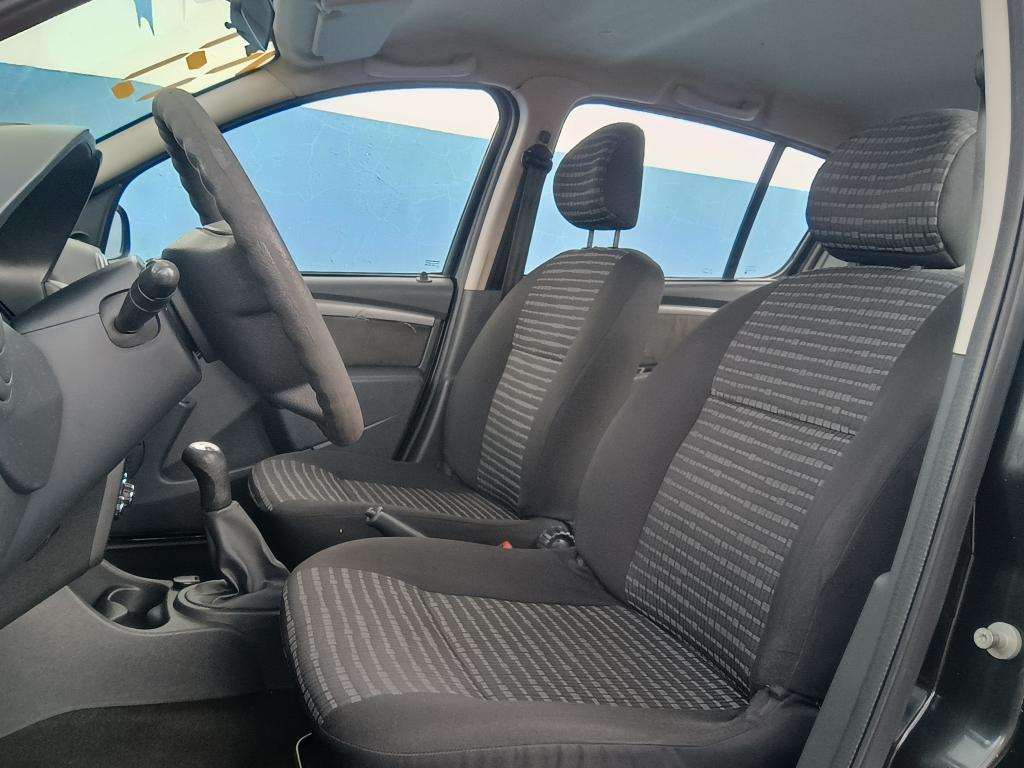 RENAULT Sandero - Foto