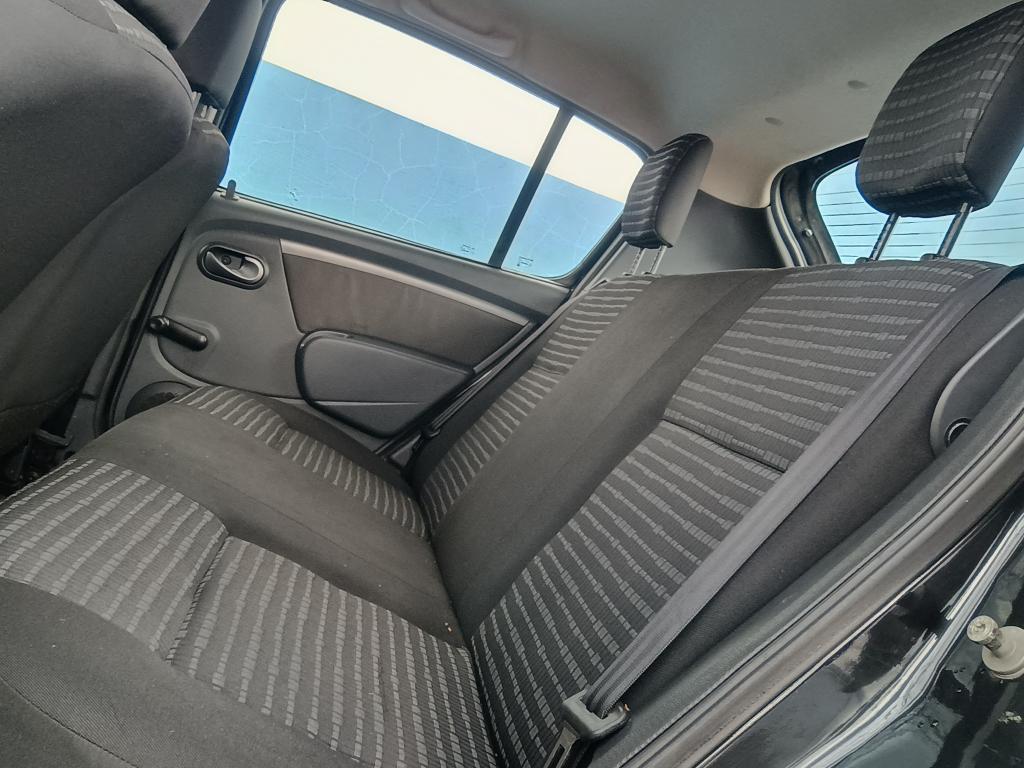 RENAULT Sandero - Foto