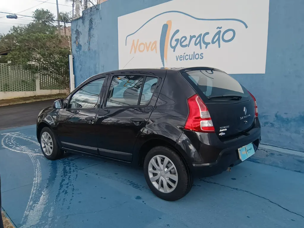 RENAULT Sandero - Foto