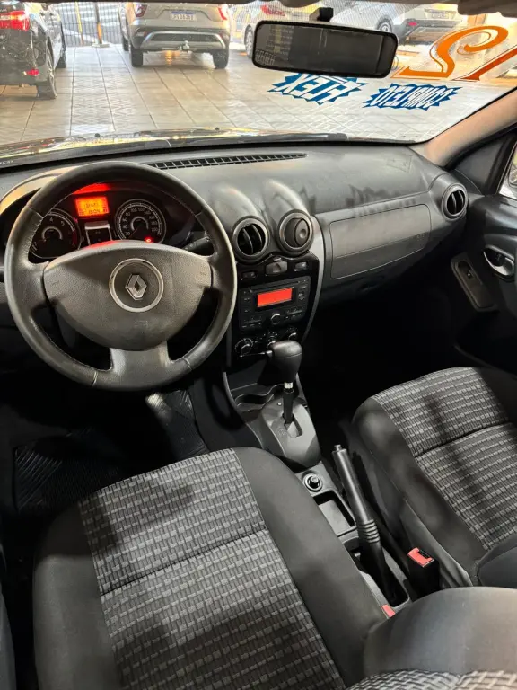 RENAULT Sandero - Foto