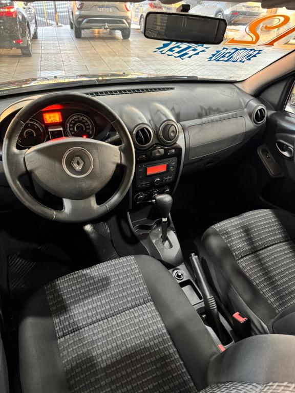 RENAULT Sandero - Foto