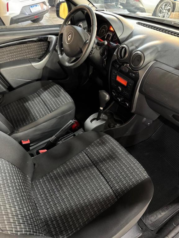 RENAULT Sandero - Foto
