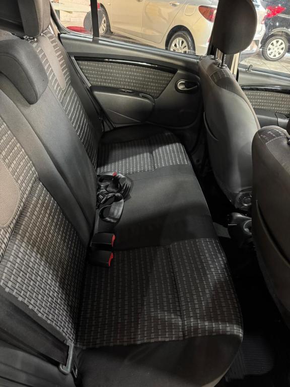 RENAULT Sandero - Foto