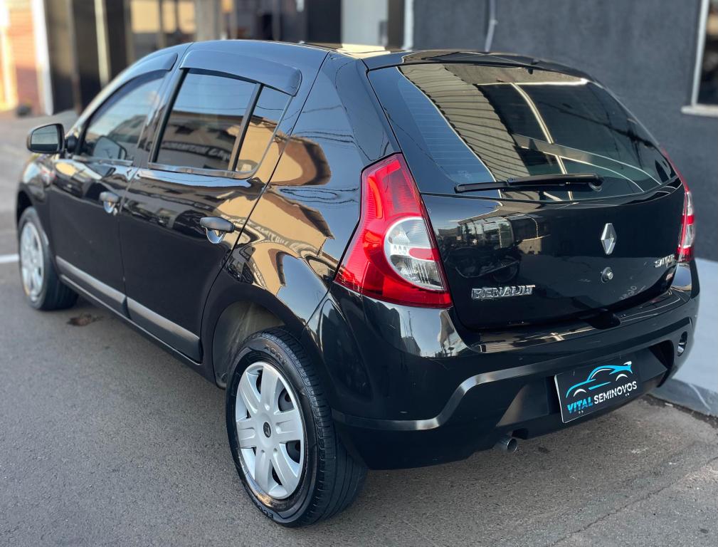 RENAULT Sandero - Foto