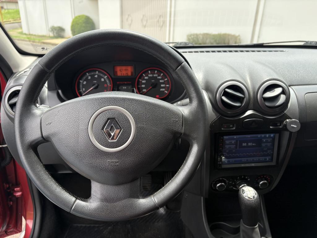 RENAULT Sandero - Foto