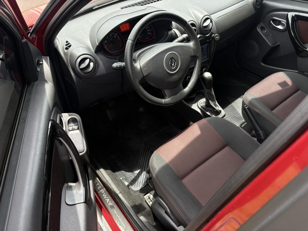 RENAULT Sandero - Foto