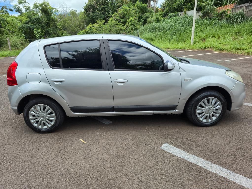 RENAULT Sandero - Foto