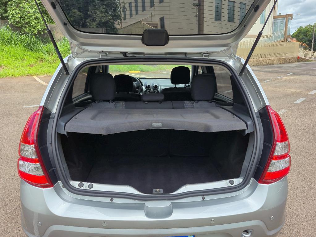 RENAULT Sandero - Foto