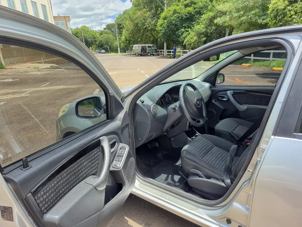 RENAULT Sandero - Foto