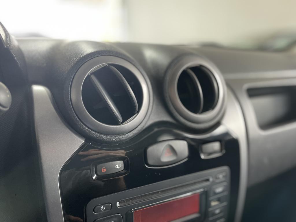 RENAULT Sandero - Foto