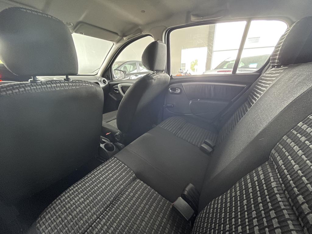 RENAULT Sandero - Foto