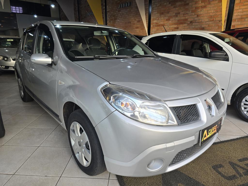 RENAULT Sandero - Foto