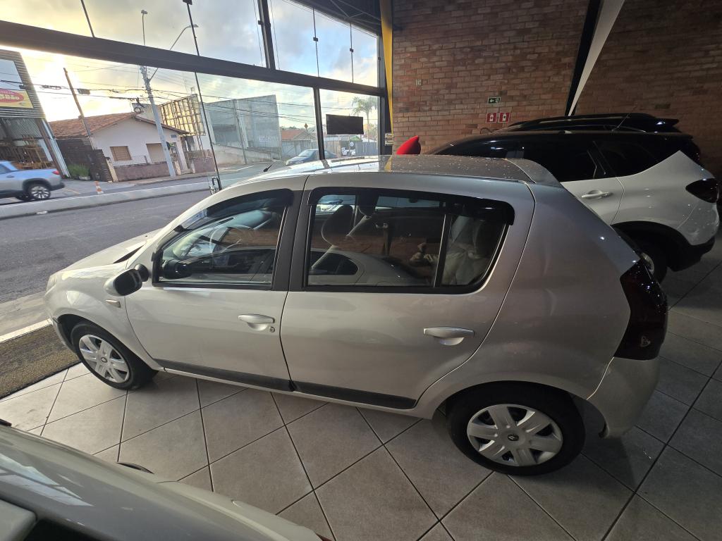 RENAULT Sandero - Foto
