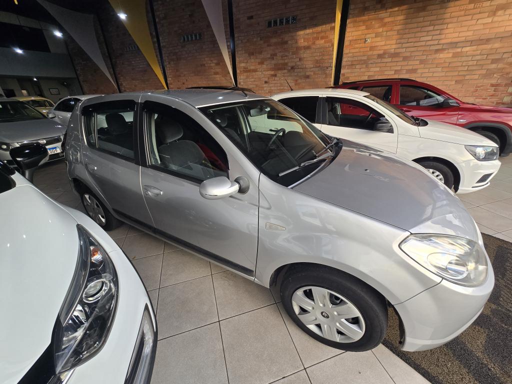 RENAULT Sandero - Foto