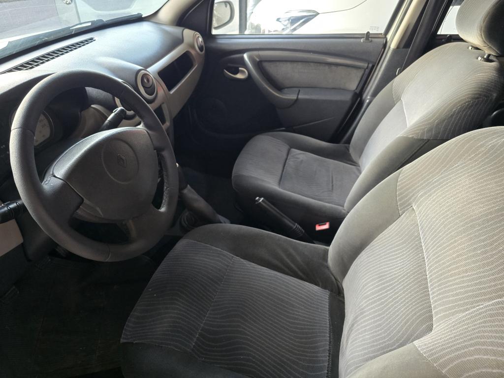 RENAULT Sandero - Foto