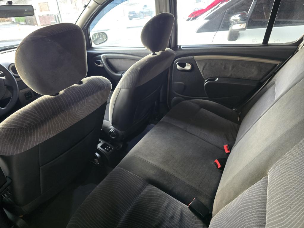 RENAULT Sandero - Foto