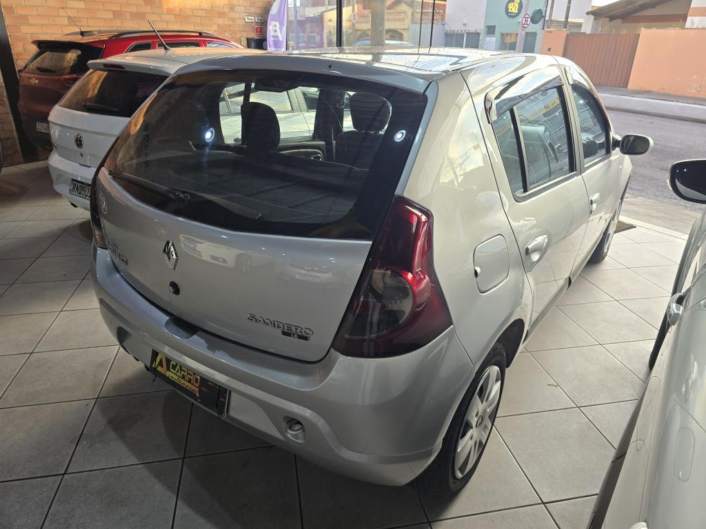 RENAULT Sandero - Foto