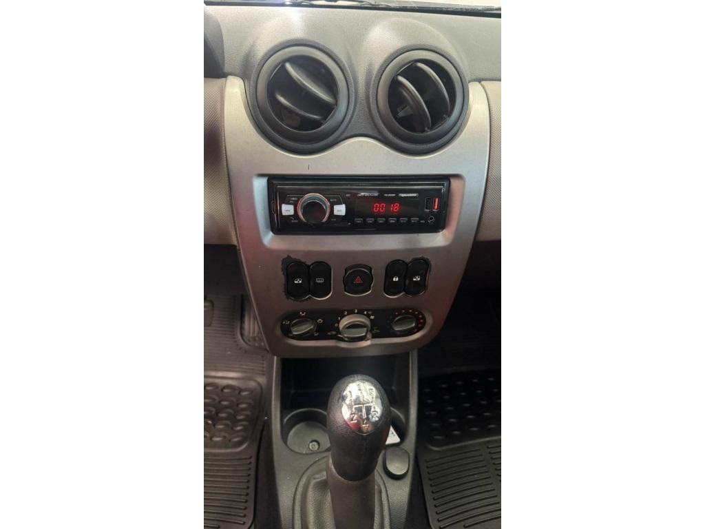RENAULT Sandero - Foto