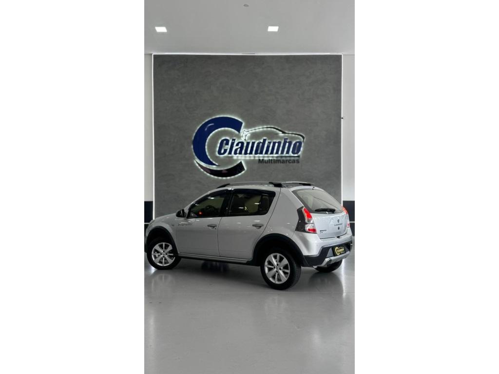 RENAULT Sandero - Foto