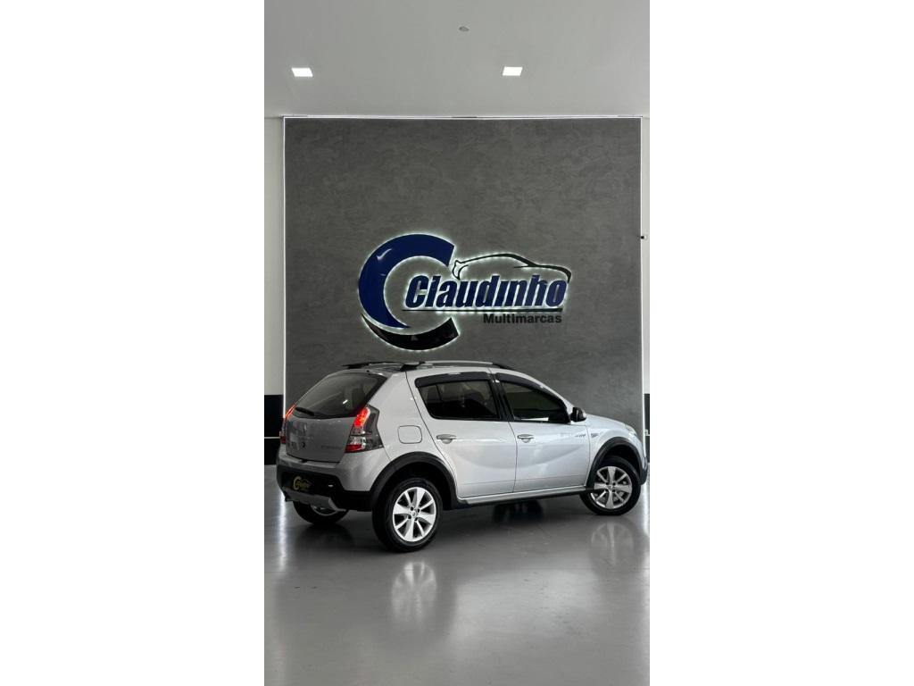 RENAULT Sandero - Foto