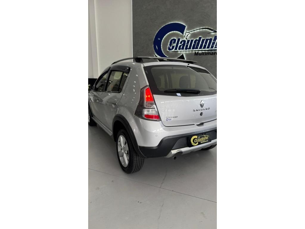 RENAULT Sandero - Foto