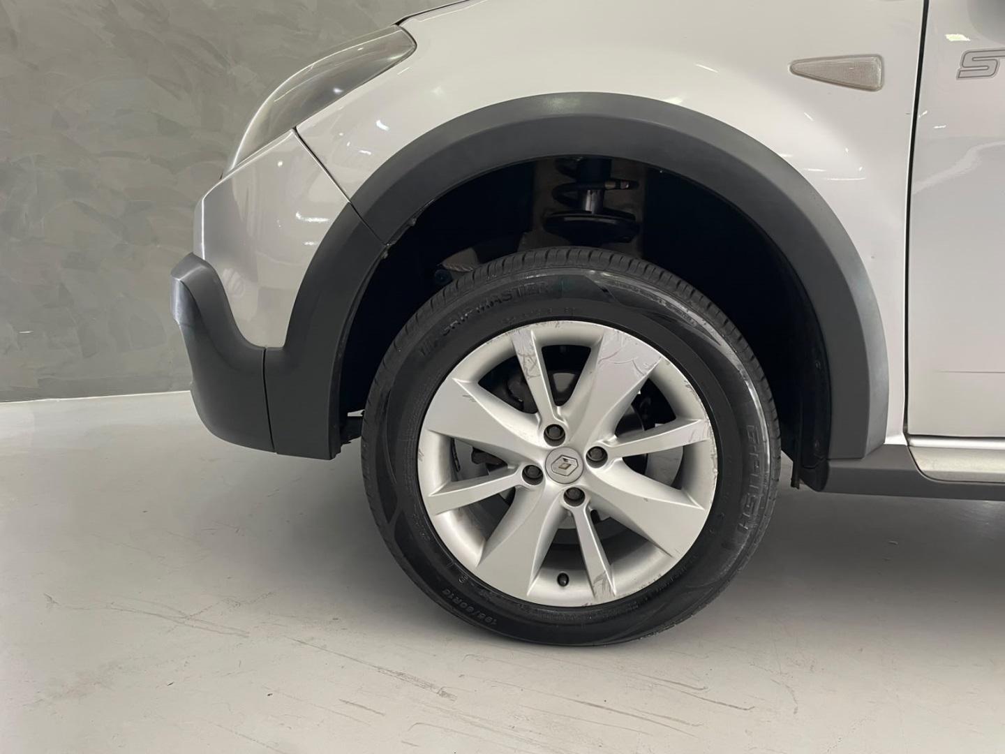 RENAULT Sandero - Foto