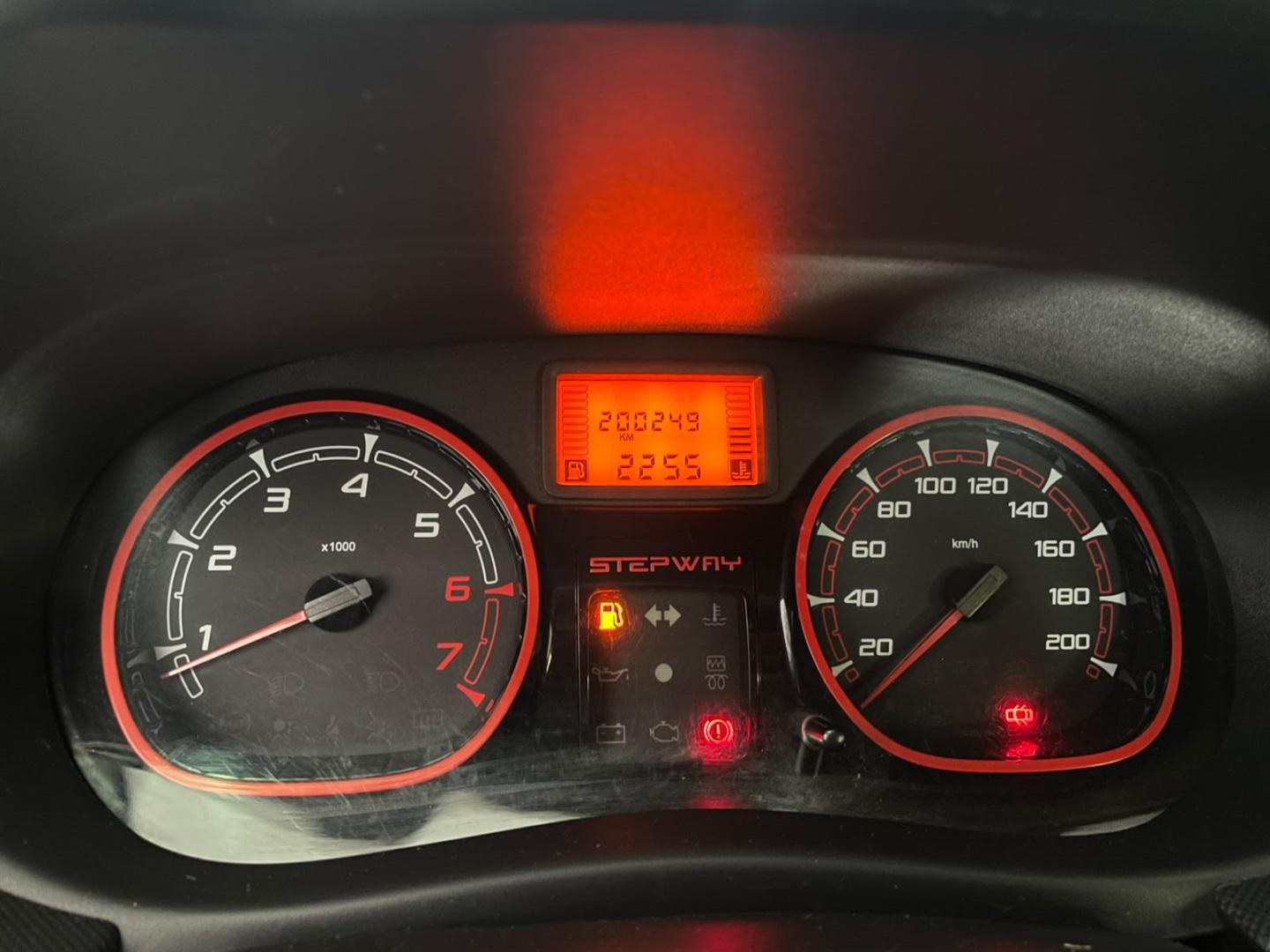 RENAULT Sandero - Foto
