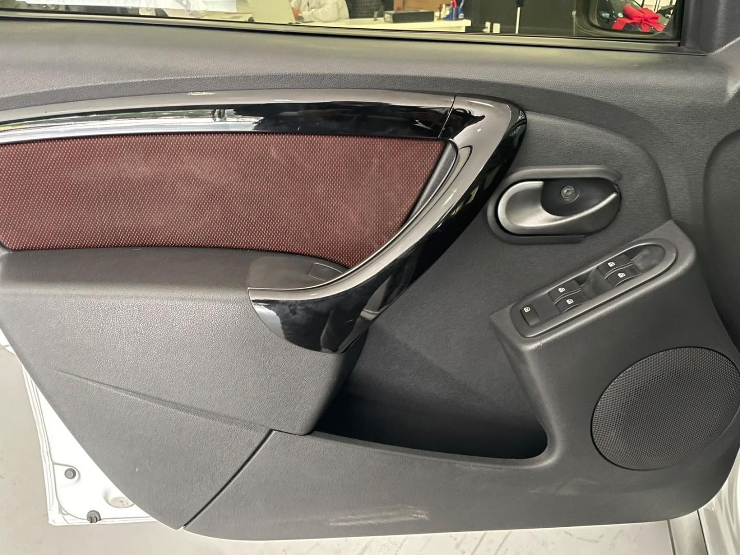 RENAULT Sandero - Foto