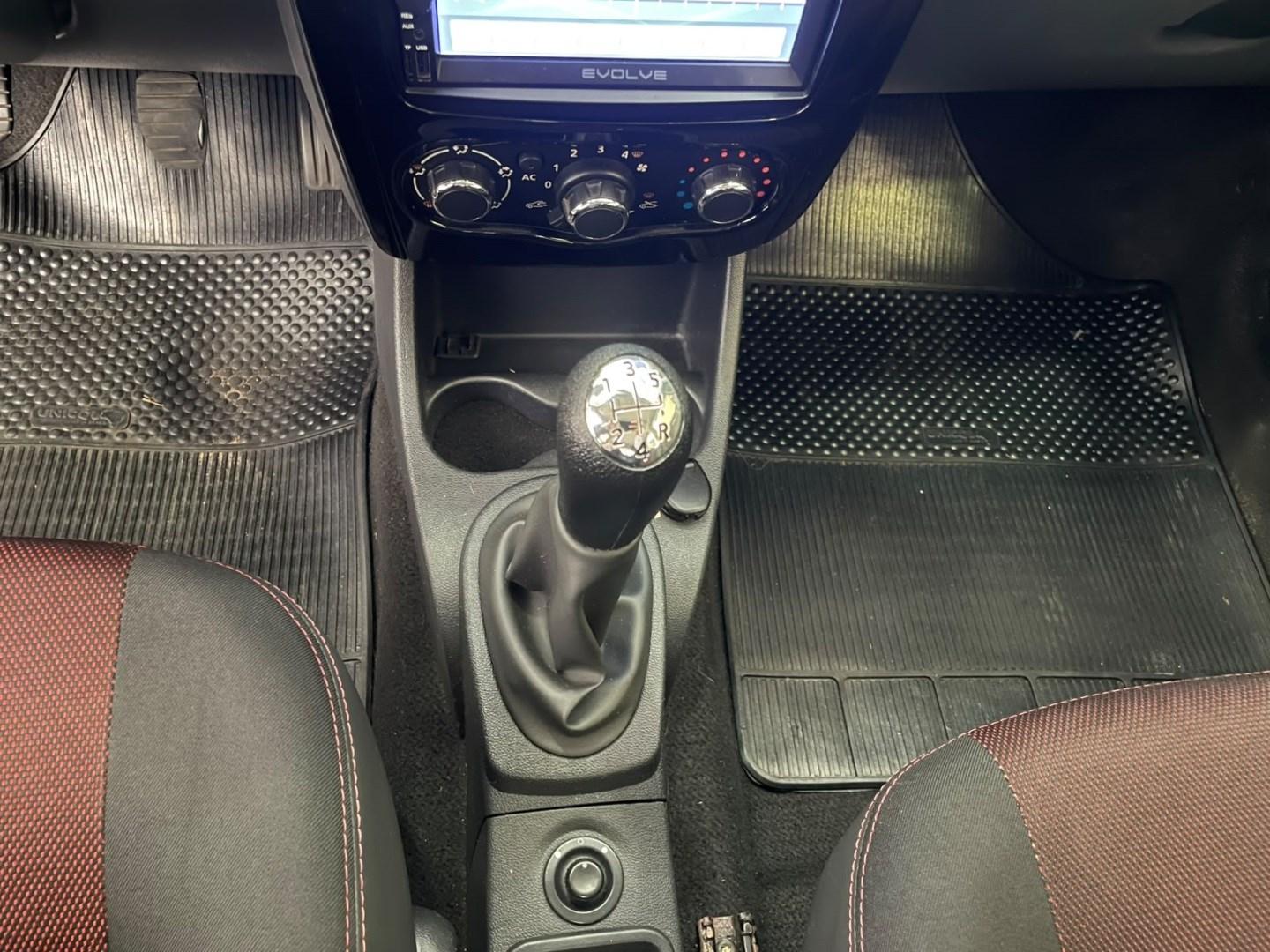 RENAULT Sandero - Foto