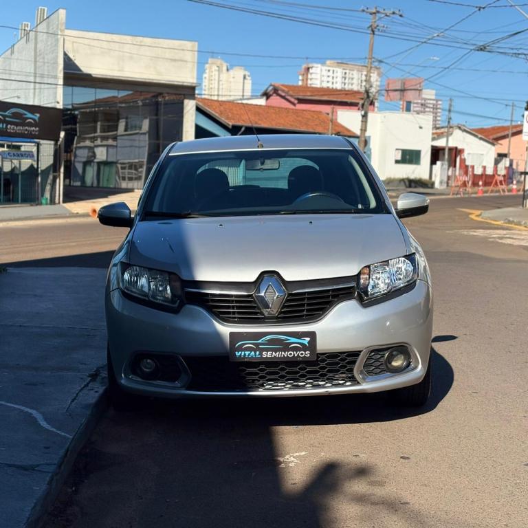 RENAULT Sandero - Foto