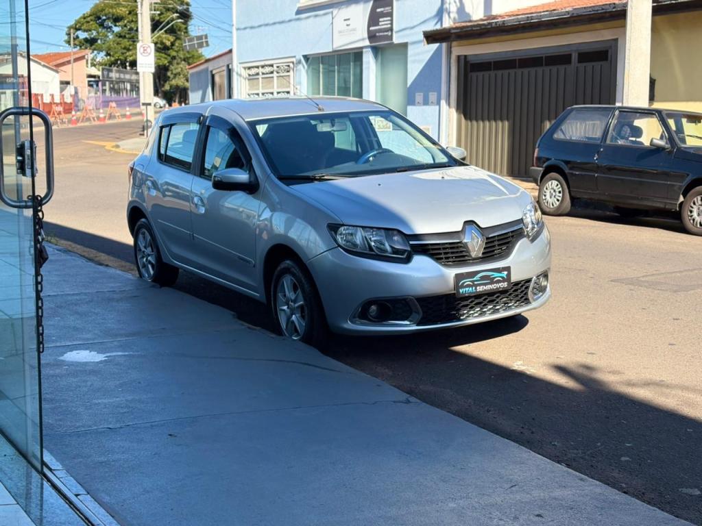 RENAULT Sandero - Foto