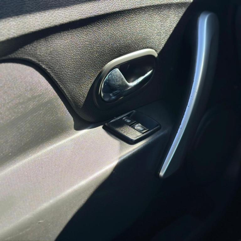 RENAULT Sandero - Foto