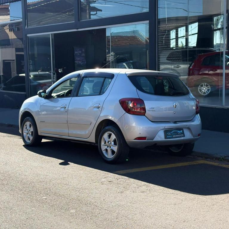 RENAULT Sandero - Foto