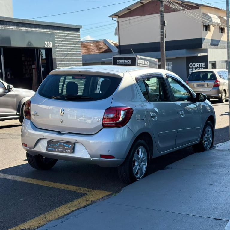 RENAULT Sandero - Foto