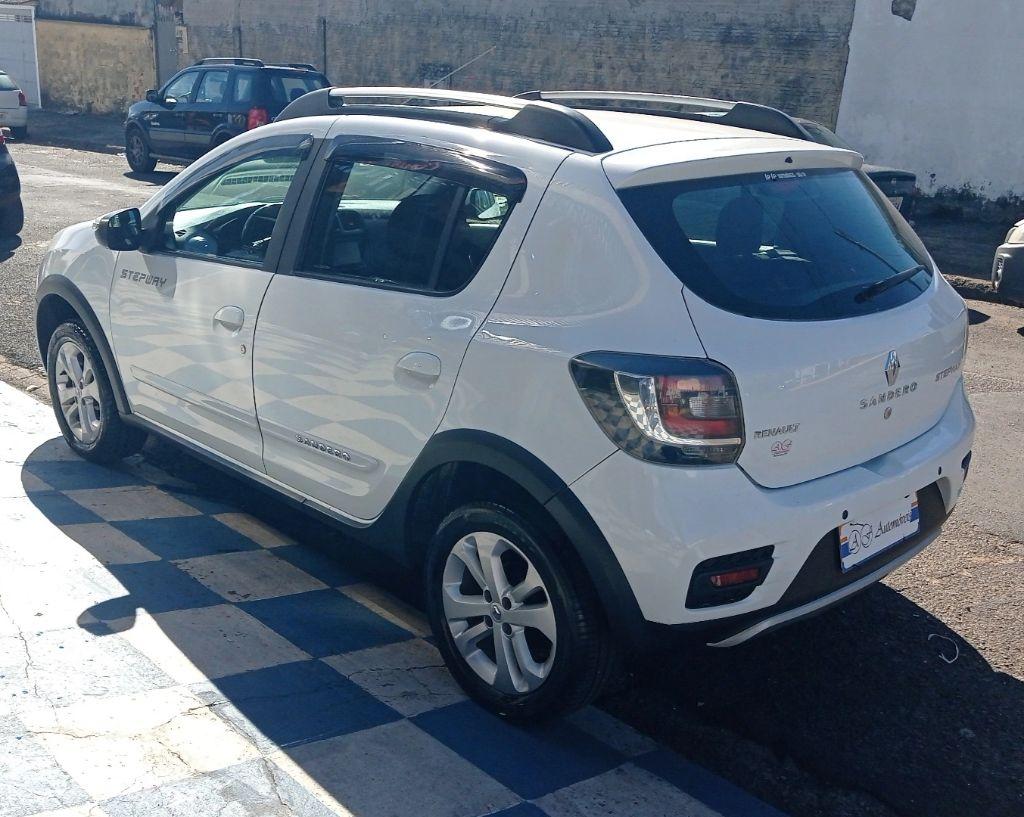 RENAULT Sandero - Foto