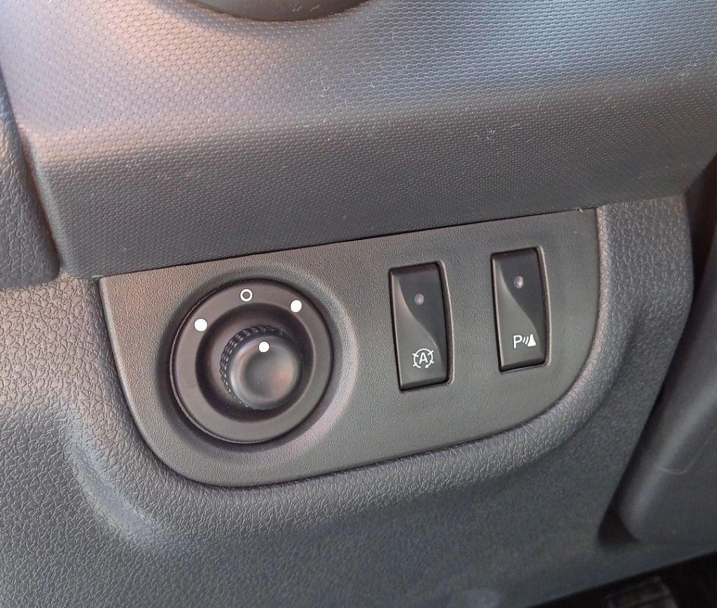 RENAULT Sandero - Foto