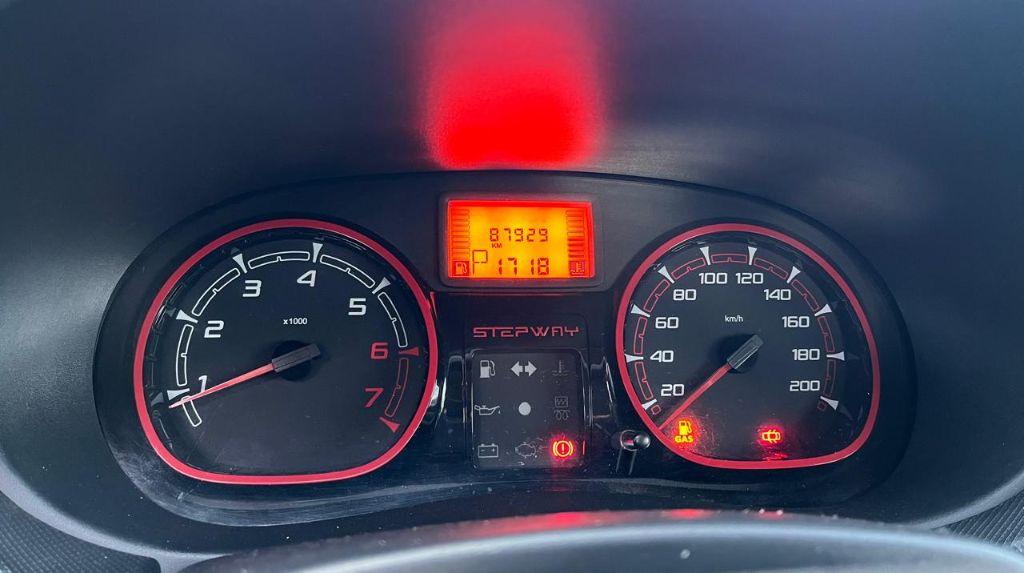 RENAULT Sandero - Foto