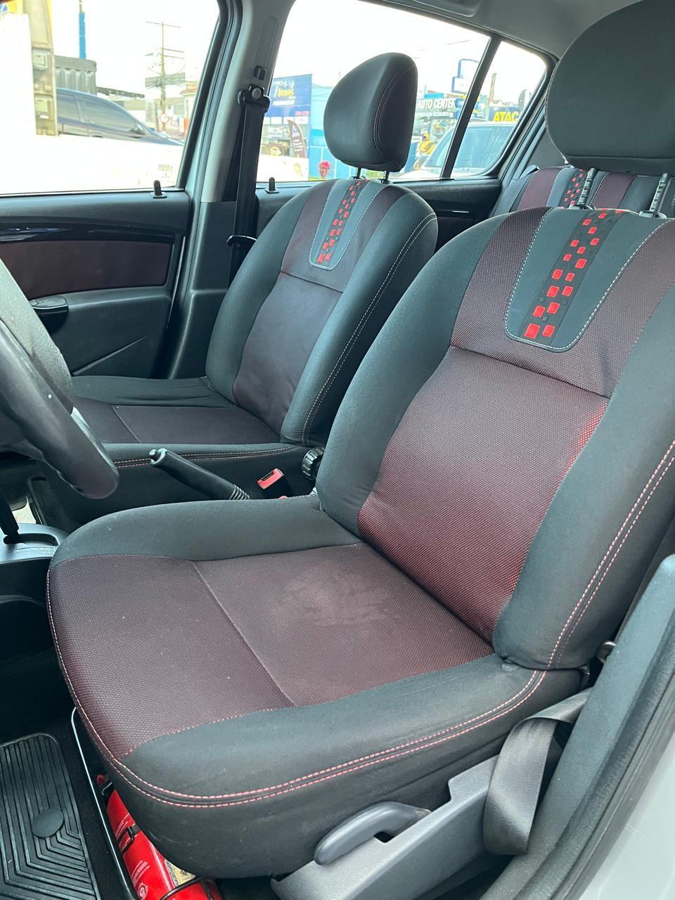 RENAULT Sandero - Foto