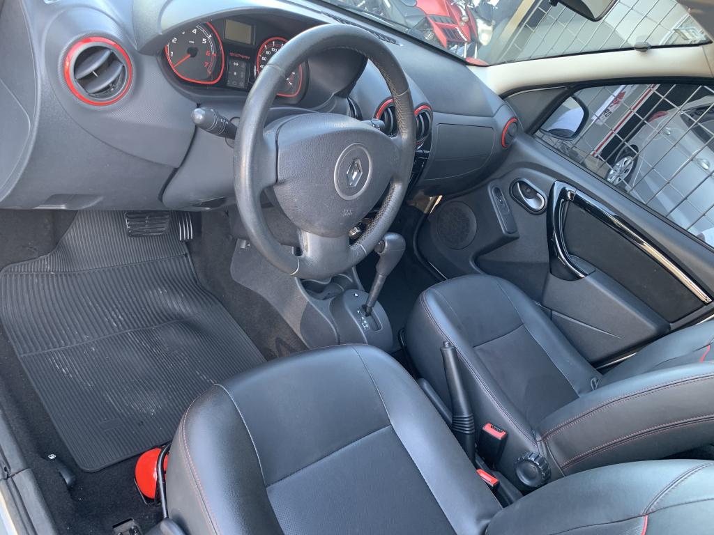 RENAULT Sandero - Foto