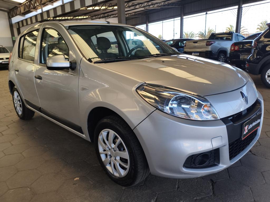 RENAULT Sandero - Foto