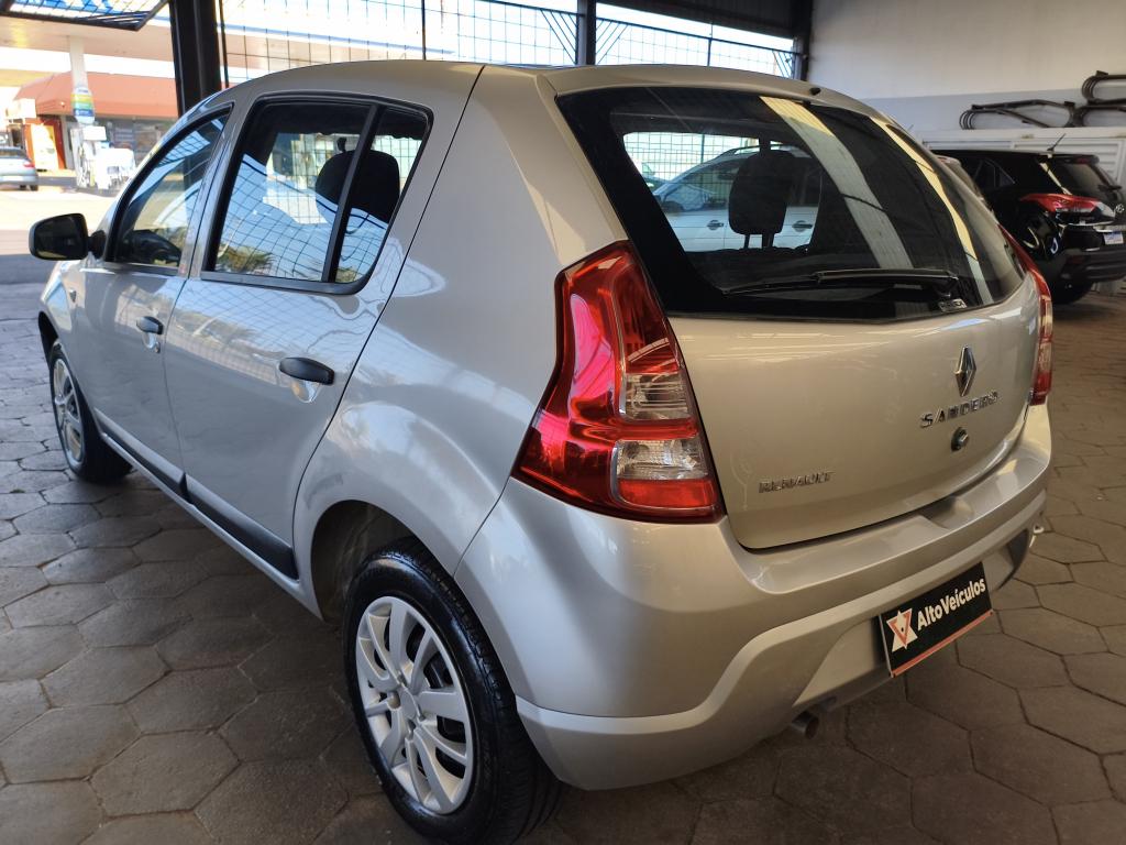 RENAULT Sandero - Foto
