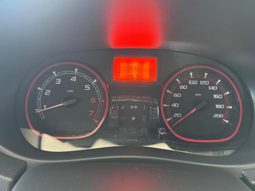 RENAULT Sandero - Foto