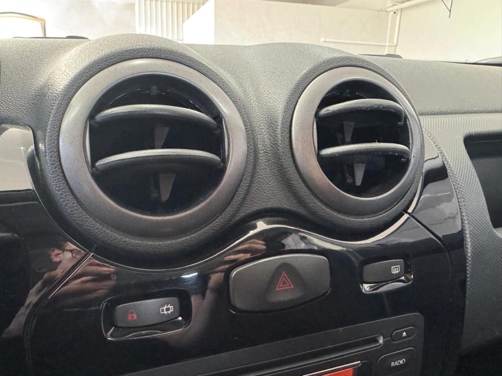 RENAULT Sandero - Foto