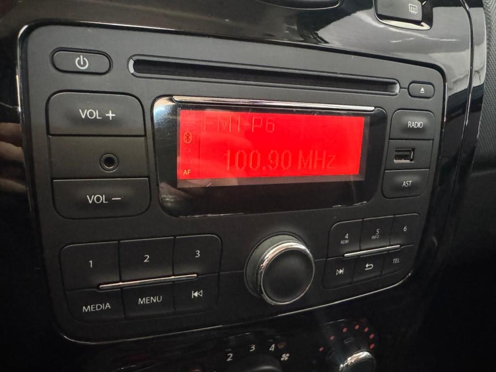 RENAULT Sandero - Foto