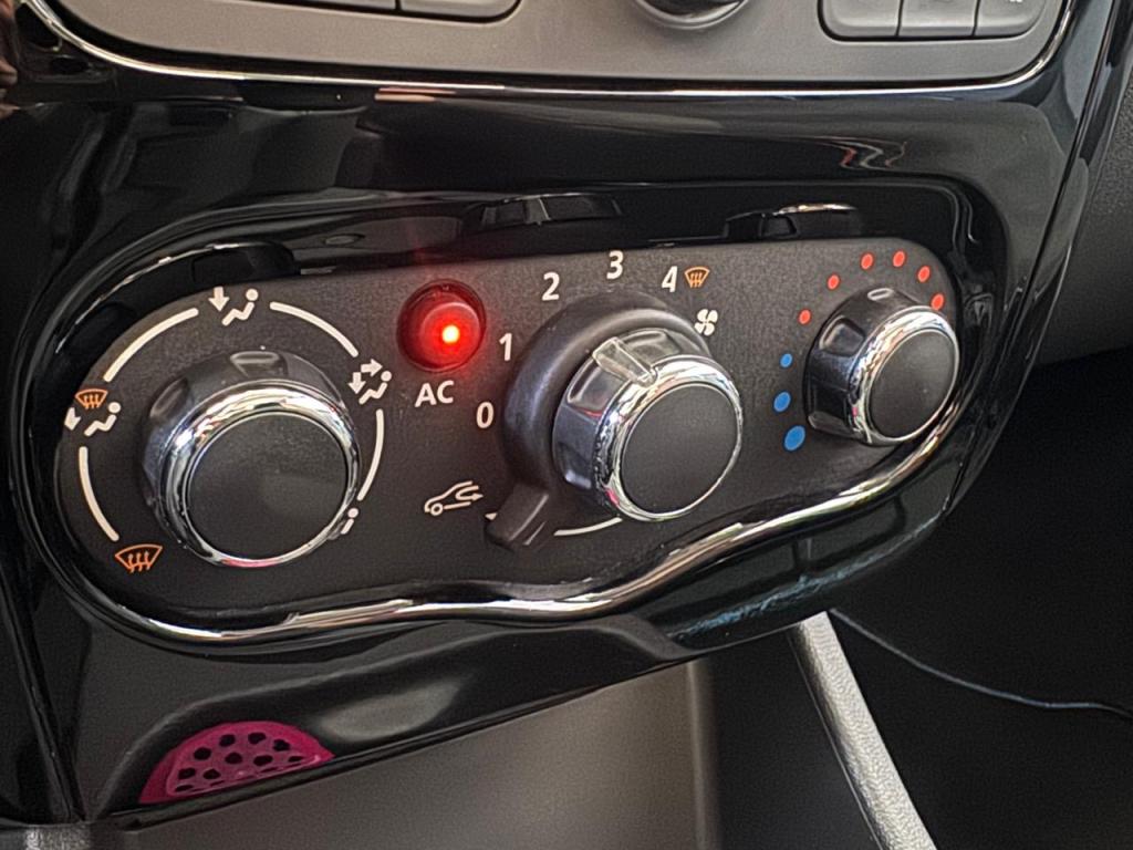 RENAULT Sandero - Foto