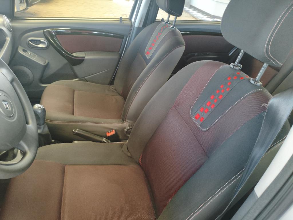 RENAULT Sandero - Foto